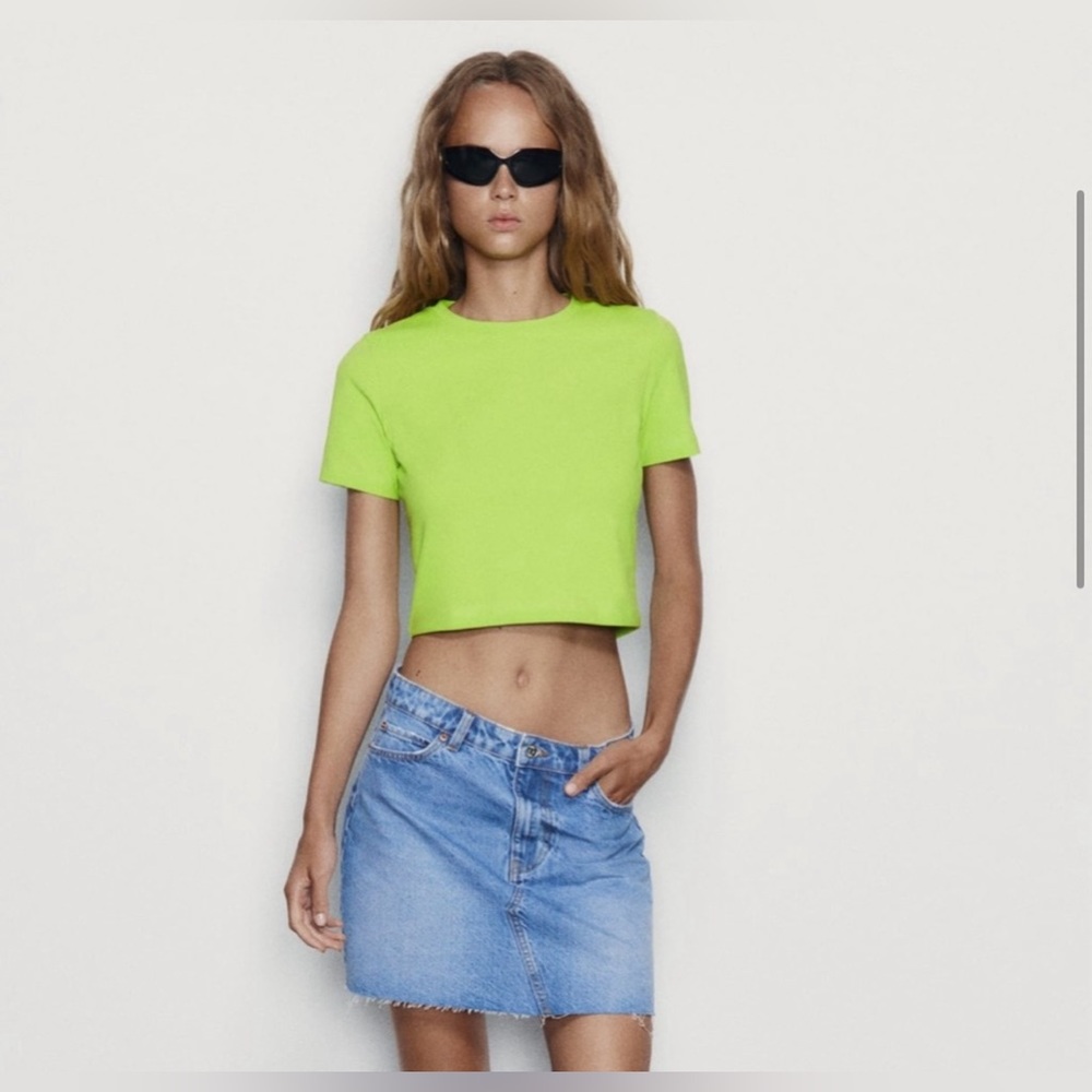 Zara Green 🍏🍏🍏Cropped T-shirt Size Small -NWT